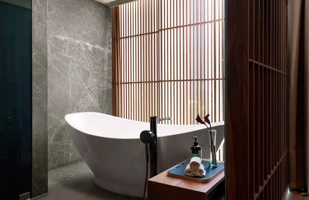 Hospedaje en Monterrey con Suite Presidencial de lujo con sala de estar elegante