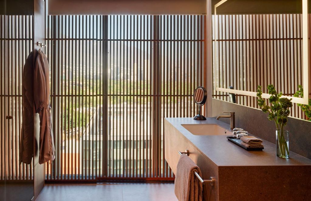 Baño en habitación de lujo en Presidente InterContinental