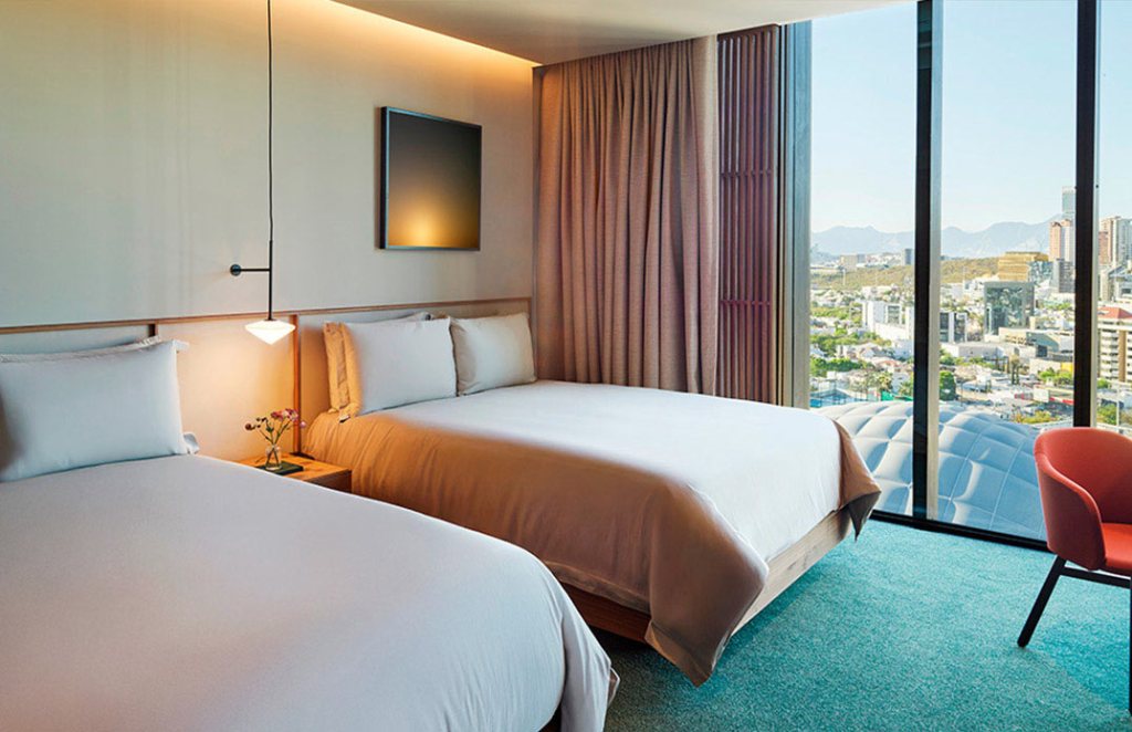 Hospedaje en Monterrey de lujo con Suite Clásica doble con vista panorámica