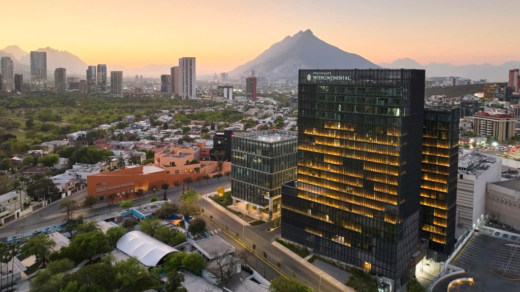 Luxury suites San Pedro Garza Garcia near main tourist attractions in Monterrey
